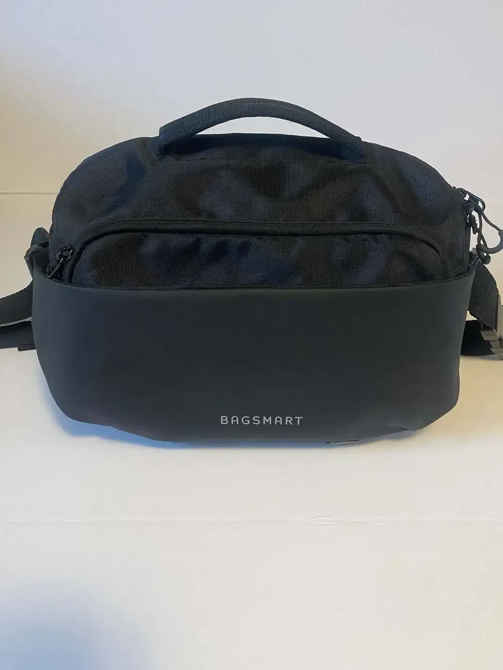 BAGSMART Soar 6L Camera Sling Bag with Tripod Holder - Black